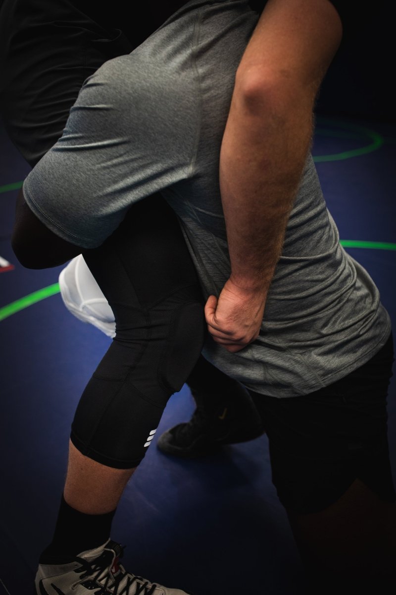Cumulus Mid-Length Padded Knee Sleeve (Black)