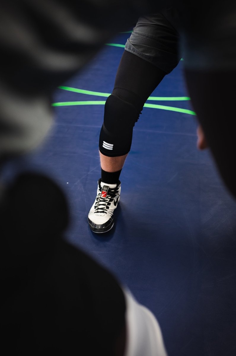 Cumulus Mid-Length Padded Knee Sleeve (Black)