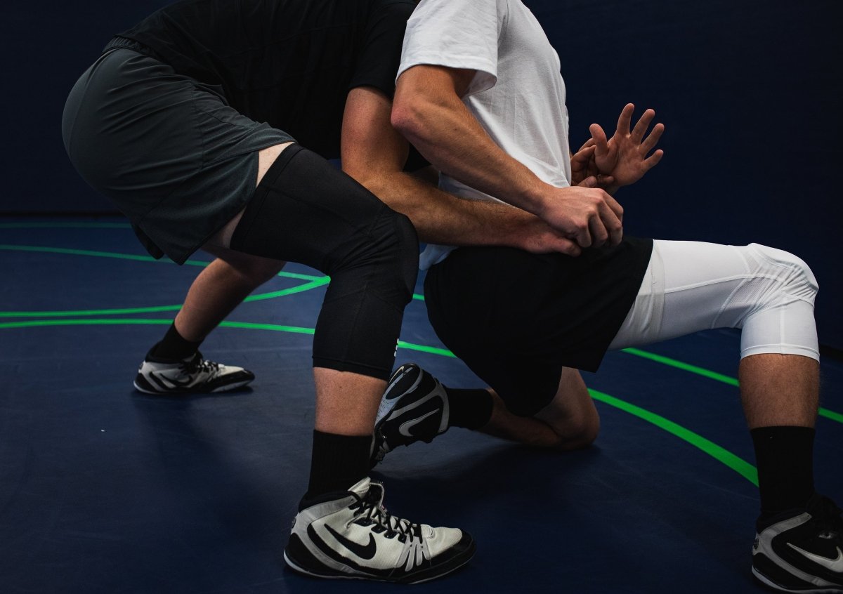 Cumulus Mid-Length Padded Knee Sleeve (Black)